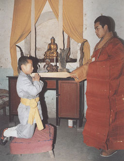 Kung-Fu beginnt in der Kindheit und Perfektion kommt durch die Beobachtung der Lehreranweisungen